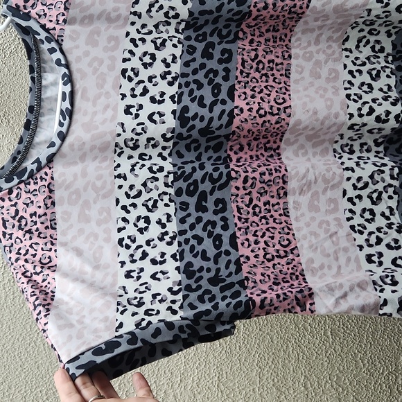 🔴 3 for $12 Shein Animal print top 1x - Picture 2 of 3